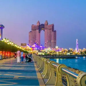 Hostal Corniche Street - For Males 